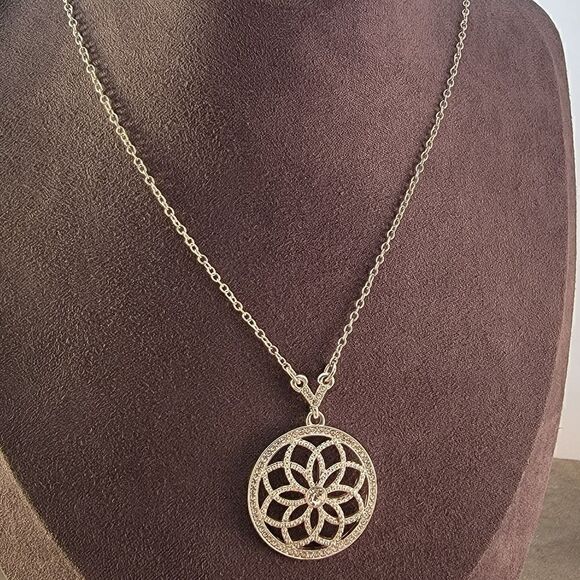 Clear Crystal Round Long Openwork Pendant Necklace - Picture 3 of 7